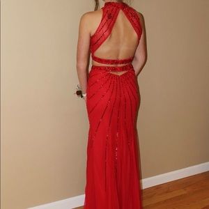 Selling this prom dress from 2016!